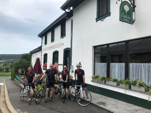 Hostal Zum Goldhahn