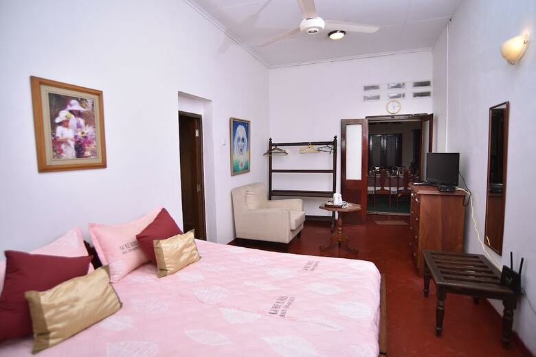 Hotel Ronan Residency