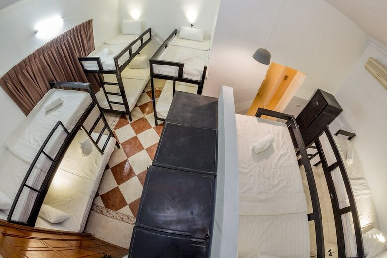 Hostal Poolside Villa