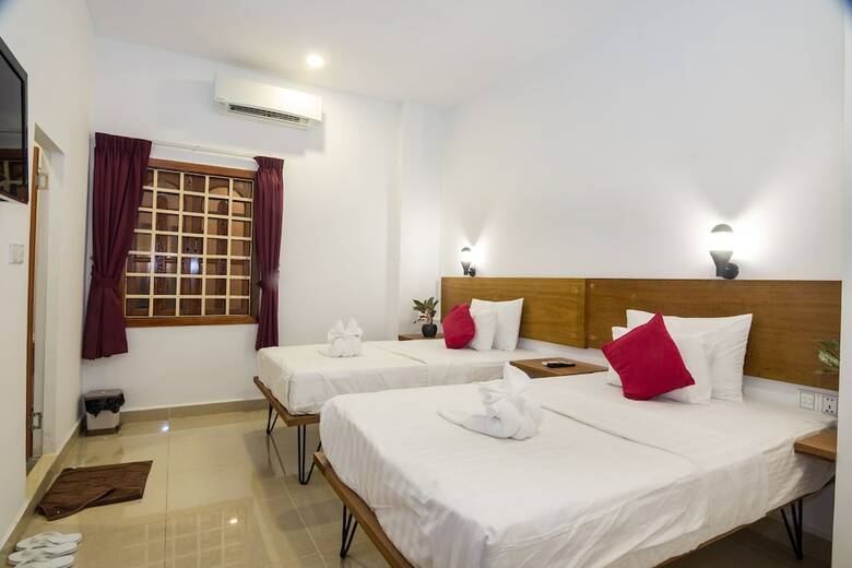 Hostal Poolside Villa