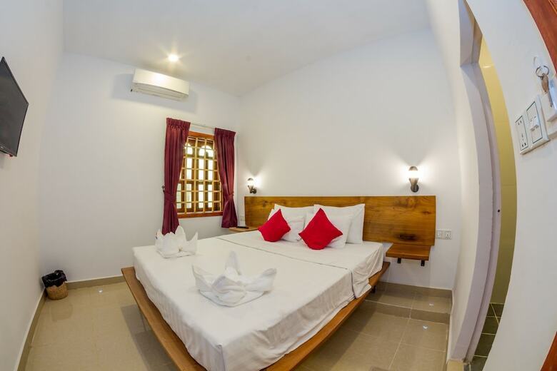 Hostal Poolside Villa