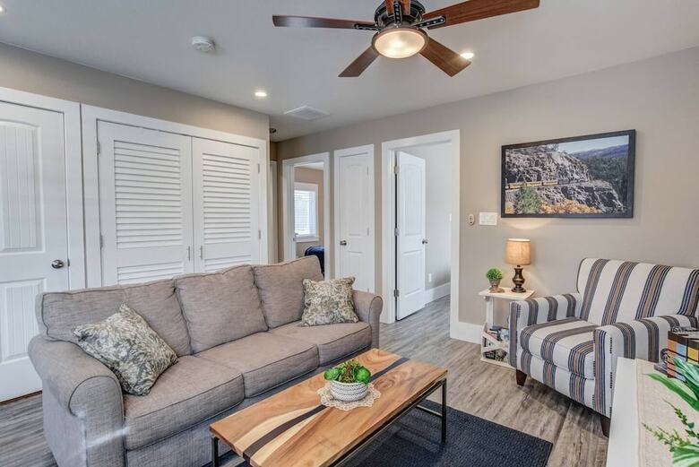 The Olympic Guest House 2 Bdrm Modern Perfection