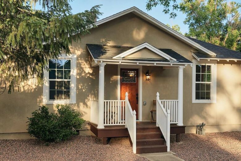 2br Olympic Center Downtown