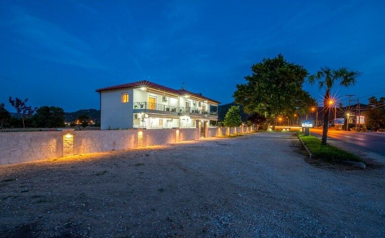 A Ponte Studios And Apartments