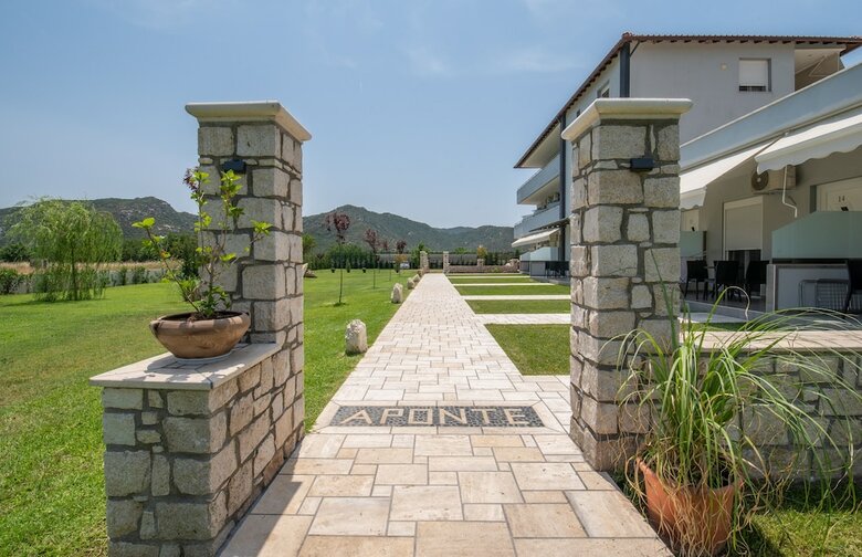 A Ponte Studios And Apartments