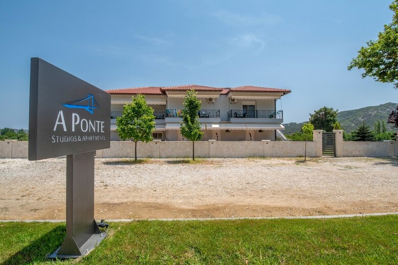 A Ponte Studios And Apartments