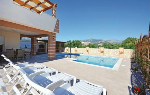 Beautiful Home In Solin With Wifi And 6 Bedrooms