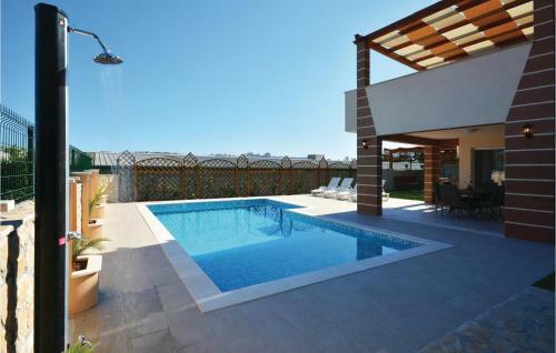Beautiful Home In Solin With Wifi And 6 Bedrooms