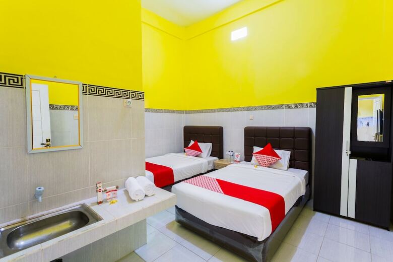 Hostal Oyo 1427 Azzahra Guest House