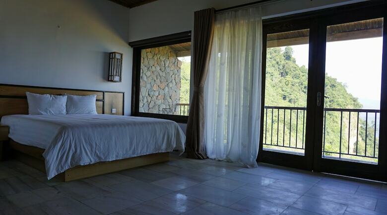 Hotel Ba Khan Village Resort