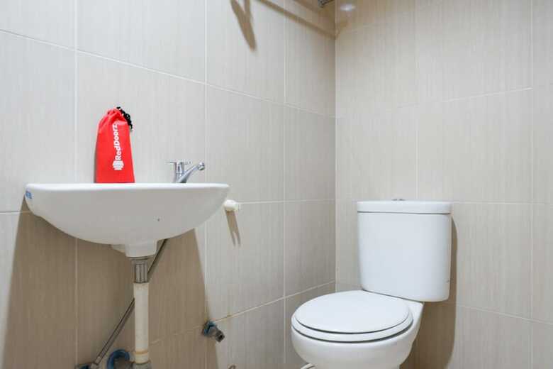 Hotel Reddoorz Plus Near Haluoleo University