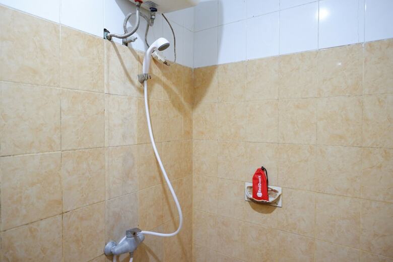 Hotel Reddoorz Plus Near Haluoleo University