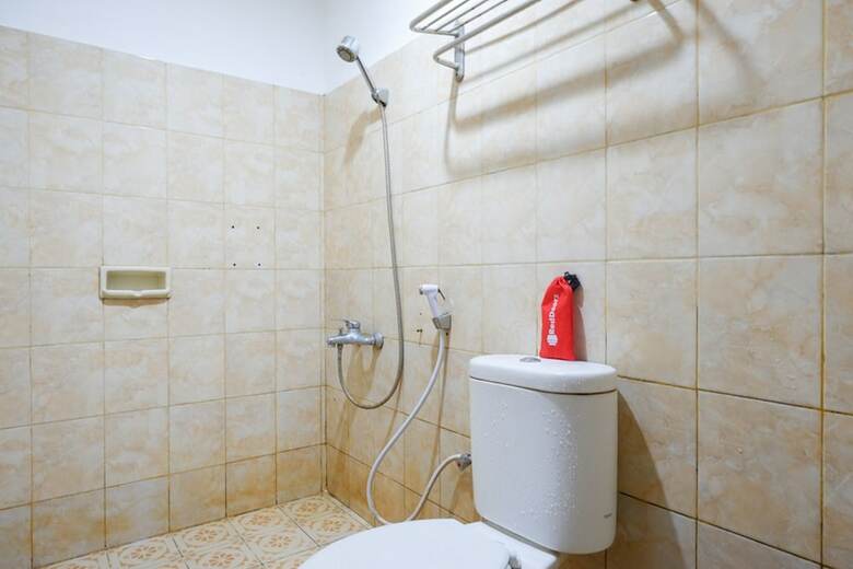 Hotel Reddoorz Plus Near Haluoleo University