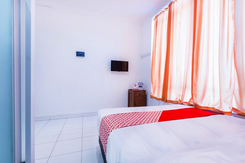 Hostal Oyo 925 Grand Wijaya Bintaro