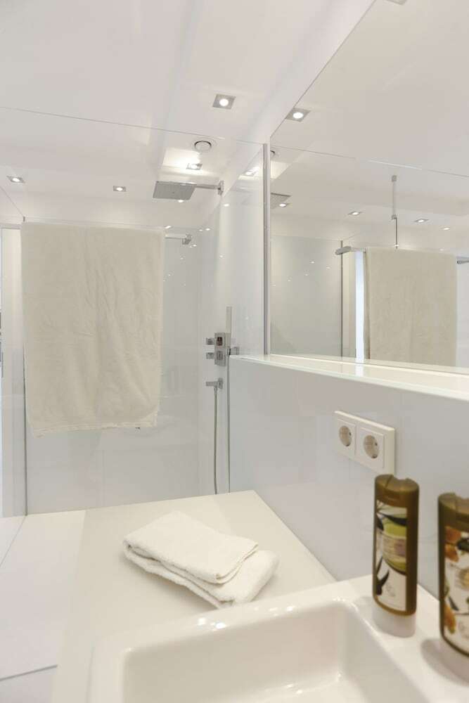 The White Design Apartment