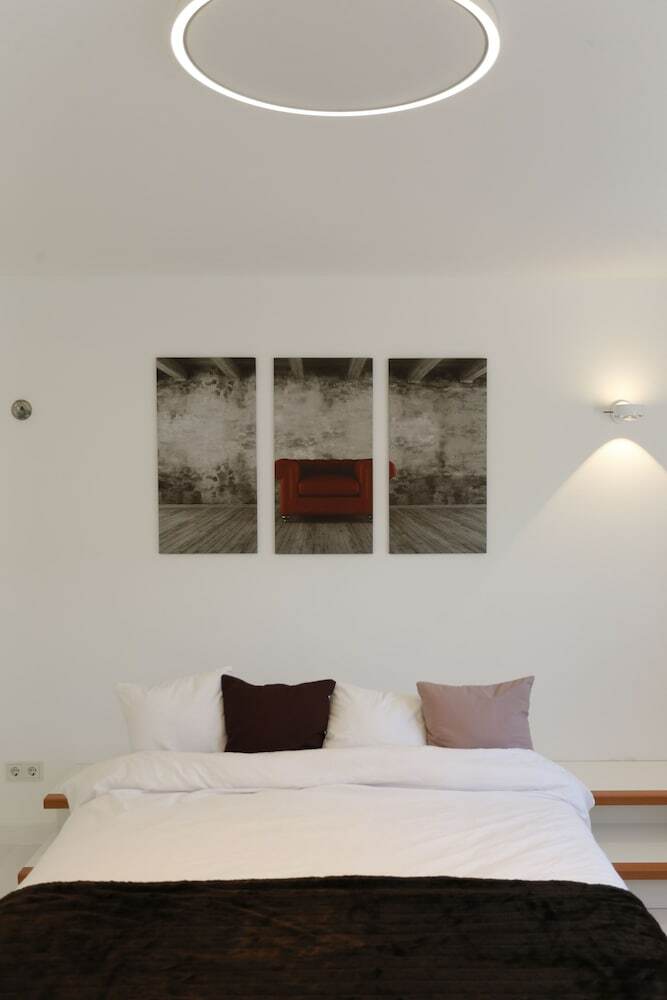 The White Design Apartment