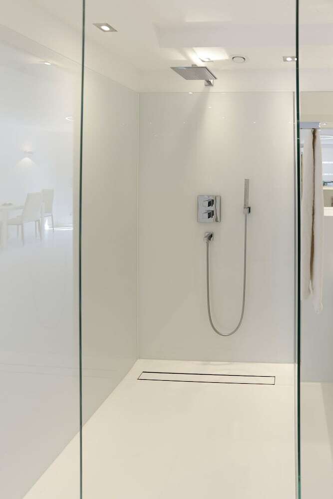 The White Design Apartment