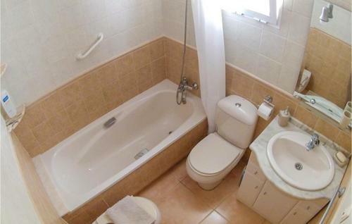 Three-bedroom Holiday Home In Santa Pola