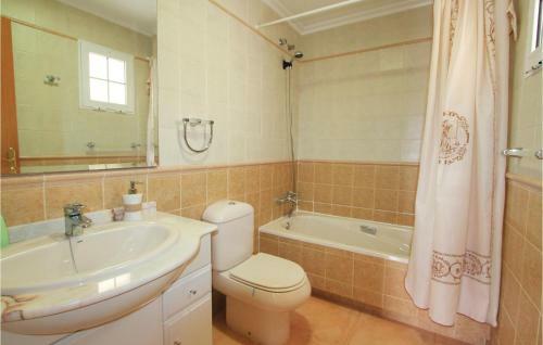 Three-bedroom Holiday Home In Santa Pola
