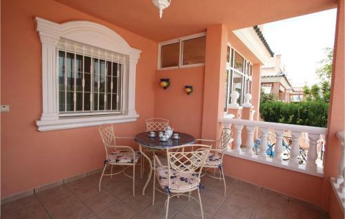 Three-bedroom Holiday Home In Santa Pola