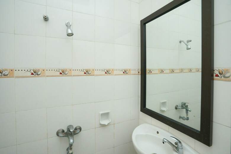 Hostal Oyo 2003 Female Guest House