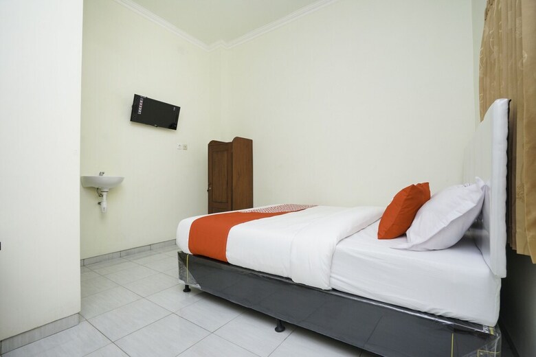 Hostal Oyo 1642 Penginapan Anggrek Syariah 2
