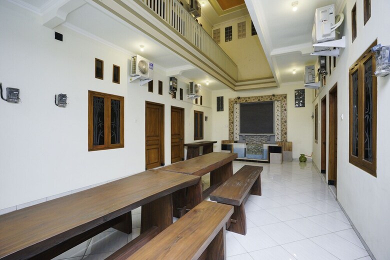 Hostal Oyo 1642 Penginapan Anggrek Syariah 2