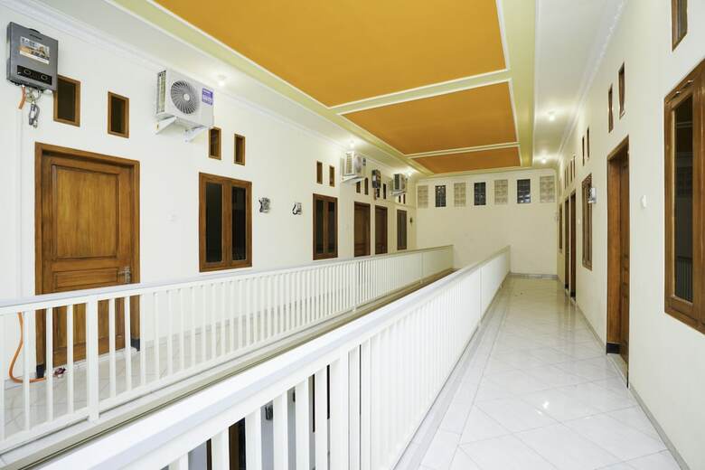Hostal Oyo 1642 Penginapan Anggrek Syariah 2