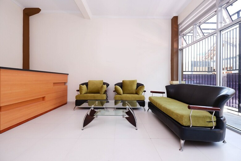 Hostal Oyo 1506  Shabrina 2 Syariah