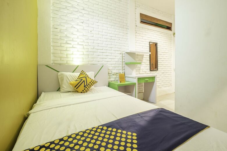 Hotel Spot On 2080 Rumah Kita Residence