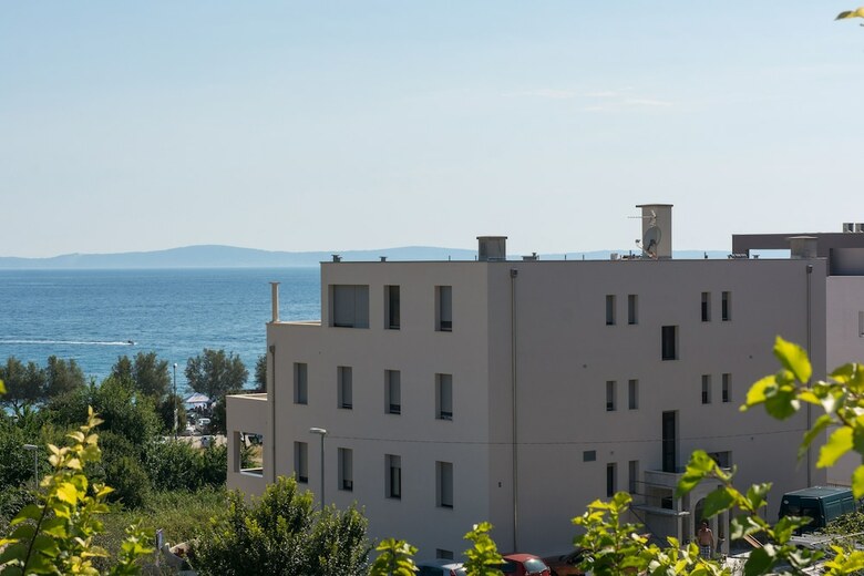 Hotel Luxury Rooms Near The Beach 1