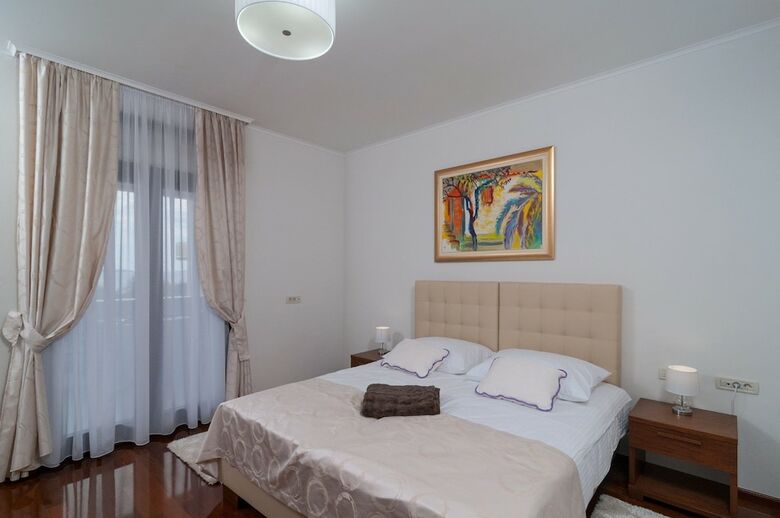 Hotel Luxury Rooms Near The Beach 1