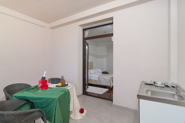 Hotel Luxury Rooms Near The Beach 1