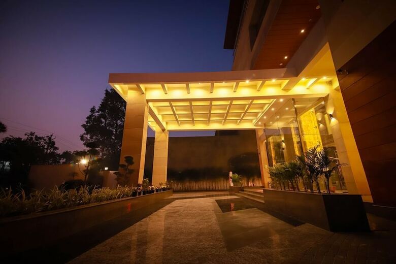 Hotel Ramada By Wyndham Aligarh Gt Road