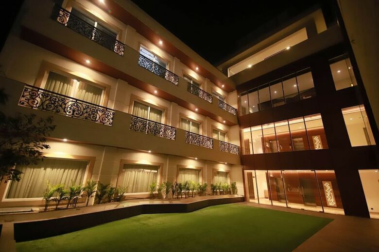 Hotel Ramada By Wyndham Aligarh Gt Road