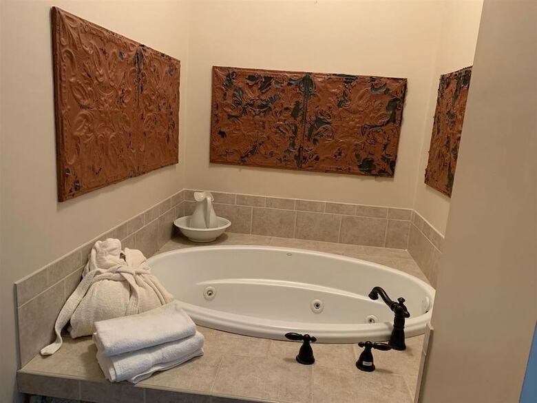 Bed & Breakfast Iron Amethyst Inn