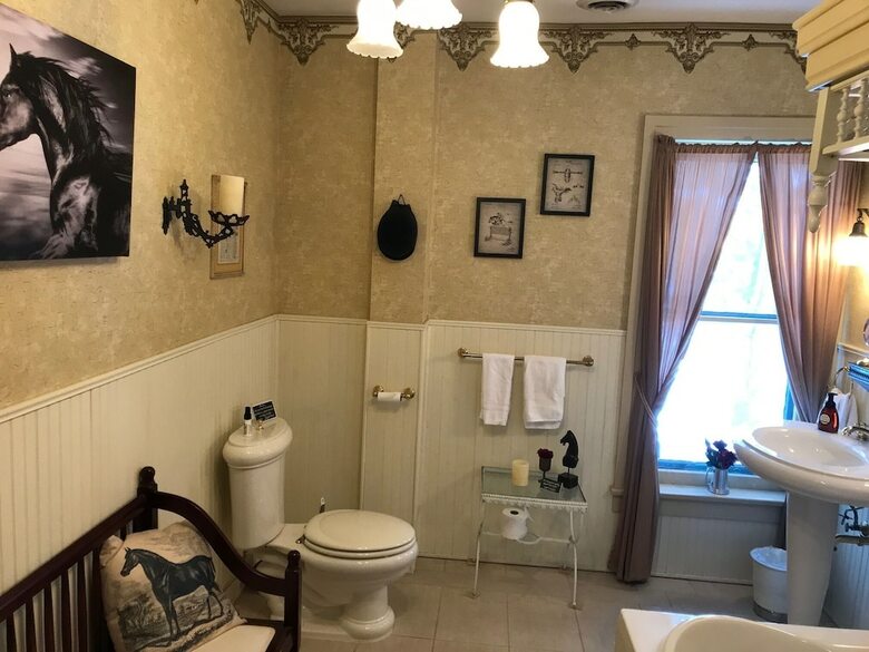 Bed & Breakfast Iron Amethyst Inn