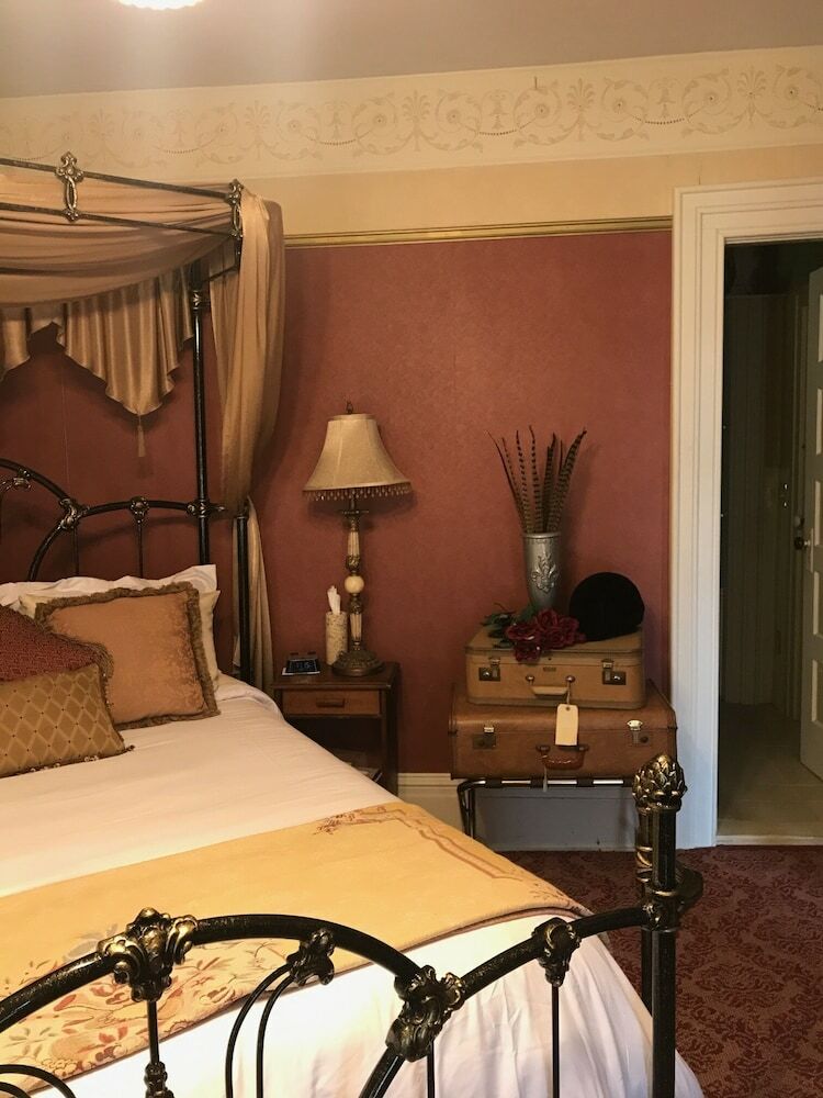 Bed & Breakfast Iron Amethyst Inn