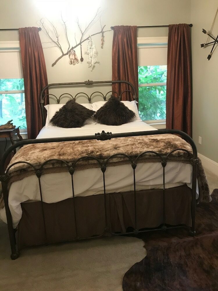 Bed & Breakfast Iron Amethyst Inn