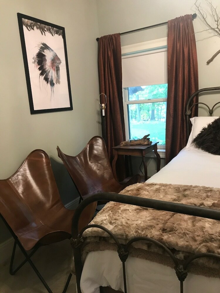 Bed & Breakfast Iron Amethyst Inn