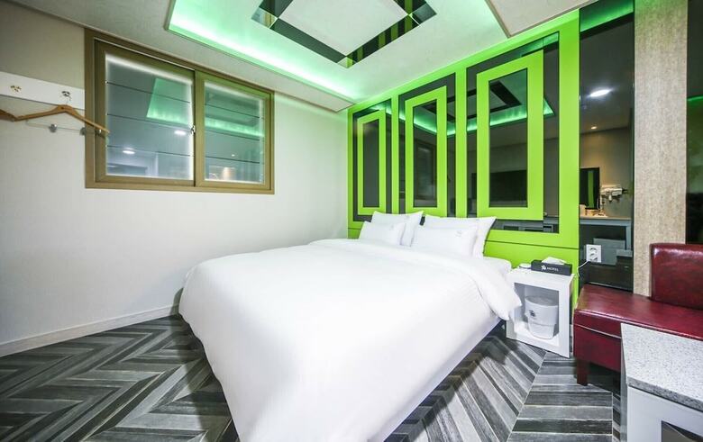 Hotel S Motel