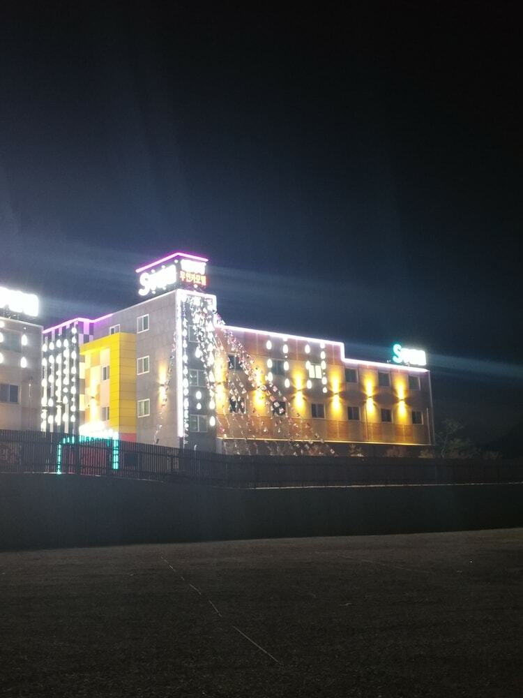 Hotel S Motel