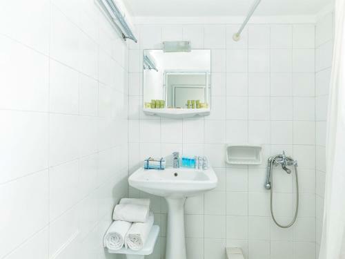Xenios Dolphin Beach Hotel