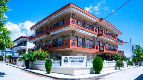 Milonas Apartments