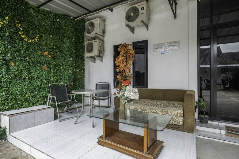 Hotel Oyo 2391 Baladewa Residence Syariah