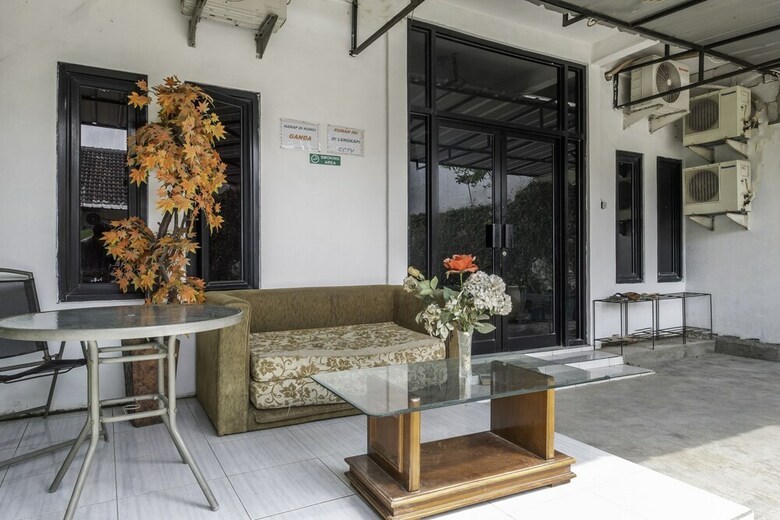 Hotel Oyo 2391 Baladewa Residence Syariah
