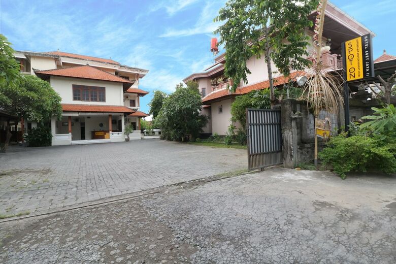 Hostal Spot On 2426 Hotel Aget Jaya II