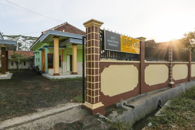 Hostal Spot On 2371 Islami Family Residence