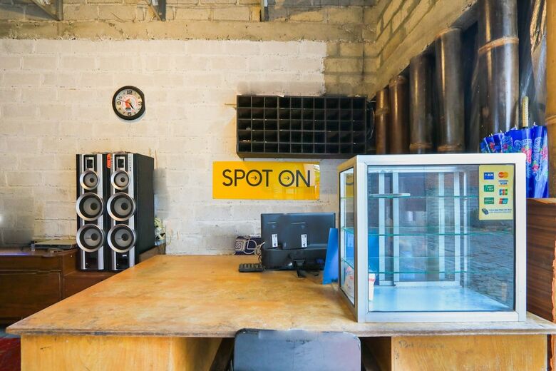 Hostal Spot On 2431 Azizah Homestay