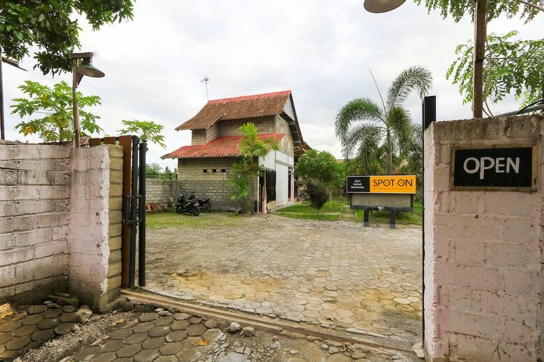Hostal Spot On 2431 Azizah Homestay